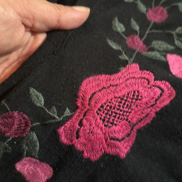 Torrid Embroidered Classic Fit Heritage Slub V-Neck Top - Picture 5 of 6